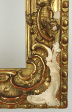 rechte untere Ecke mit Schnitzergänzungen